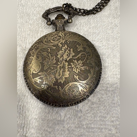 Collectible Vintage-Style Wolf Pocket Watch Necklace Antique Bronze - Picture 7 of 8